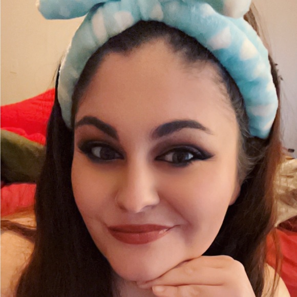 Meet your Posher, Casey - Picture 2 of 4